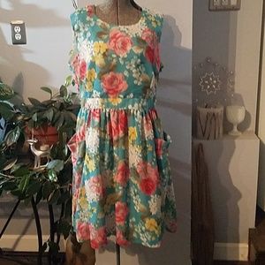 North Style floral dress *has pockets!